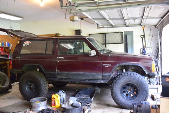 Oooohhhhh 35s on 3.5-4" lift fun