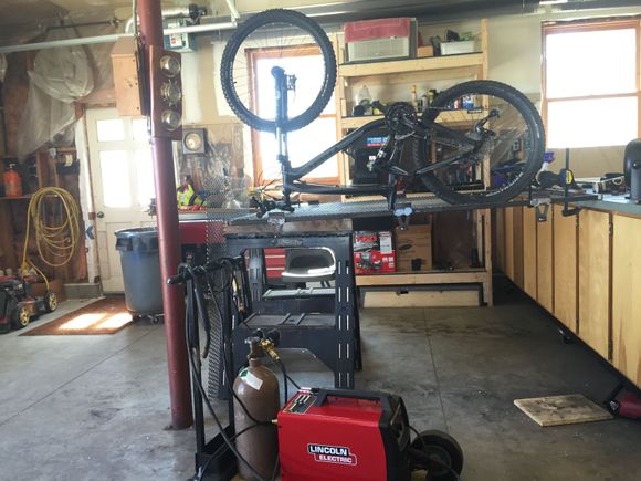 Playing with ideas to mount a bike to it.