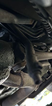 Dangling hose next to oil pan. No idea where it’s suppose to hook up too.  
