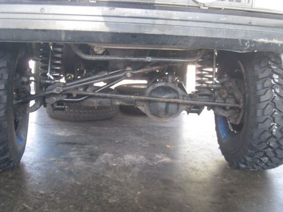i still run the front Dana 30 HP till this day, no problems, even with 35's and a locker