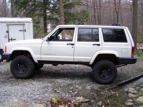 XJ 5.5" front coils and 4" s-10 bastard pack and 2.5" shackles