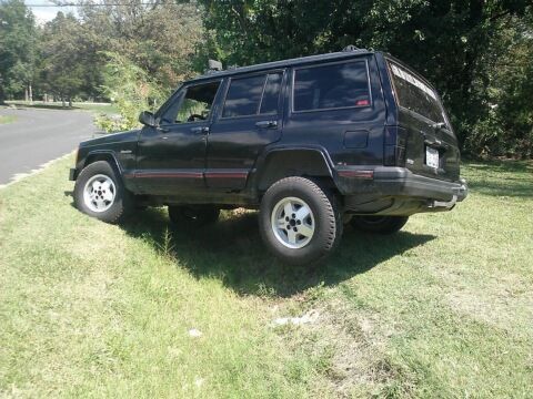 Front passanger tire and back driver side tire are off the ground.