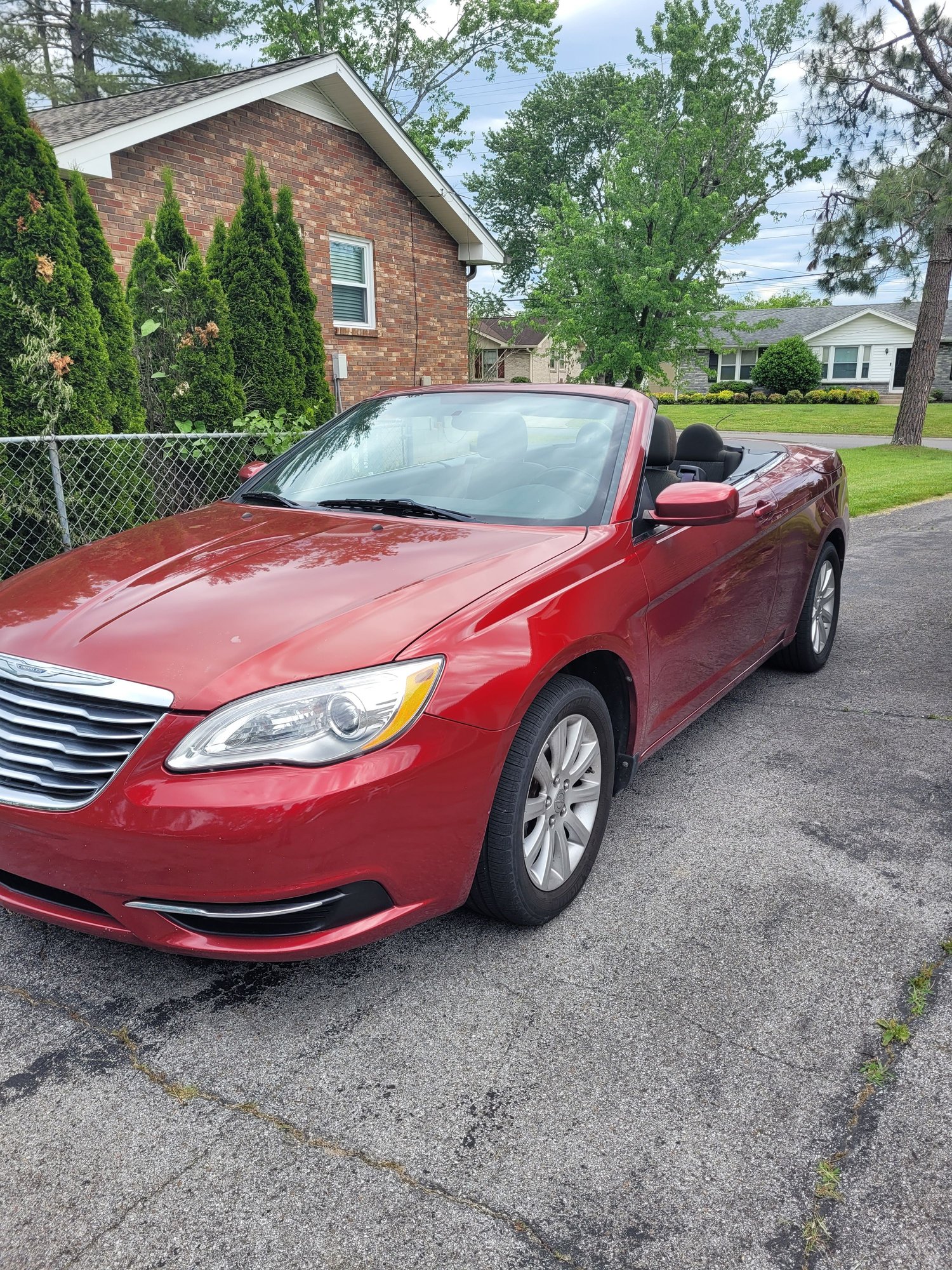 2012 Chrysler 200 - 2012 Chysler 200 2.4L with a knocking engine - Used - VIN 1C3BCBEB2CN125954 - 170,000 Miles - 4 cyl - 2WD - Automatic - Convertible - Red - Hendersonville, TN 37075, United States