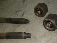 Detailed photo of failed 2005 Pacifica tie rods.  