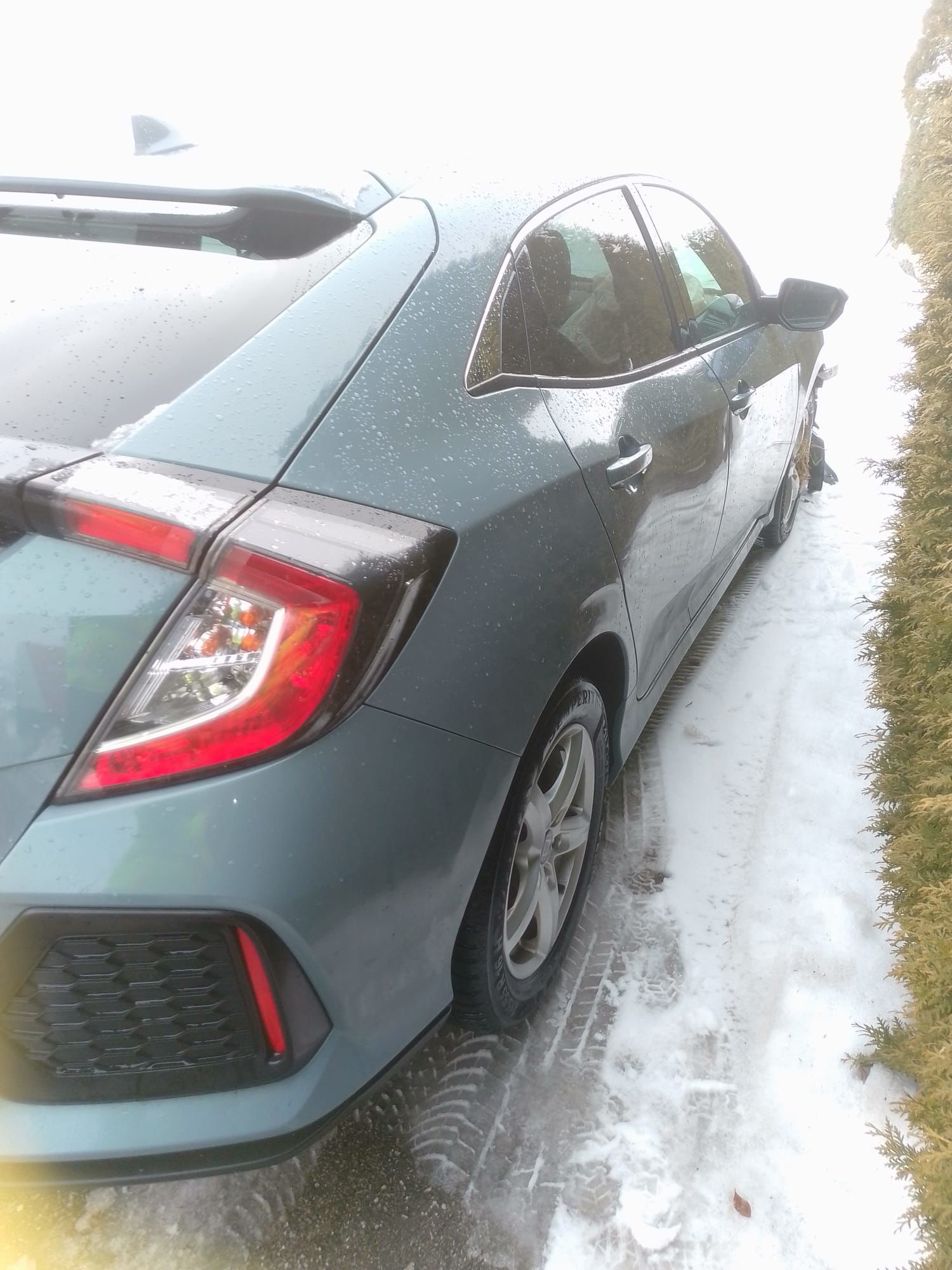 2018 Honda Civic - Crashed Honda Civic 2018 1.0 lieter Vtec - Used - VIN SHHFK6860HU017615 - 3 cyl - 2WD - Automatic - Hatchback - Gray - Pichel Bei Wels, Austria