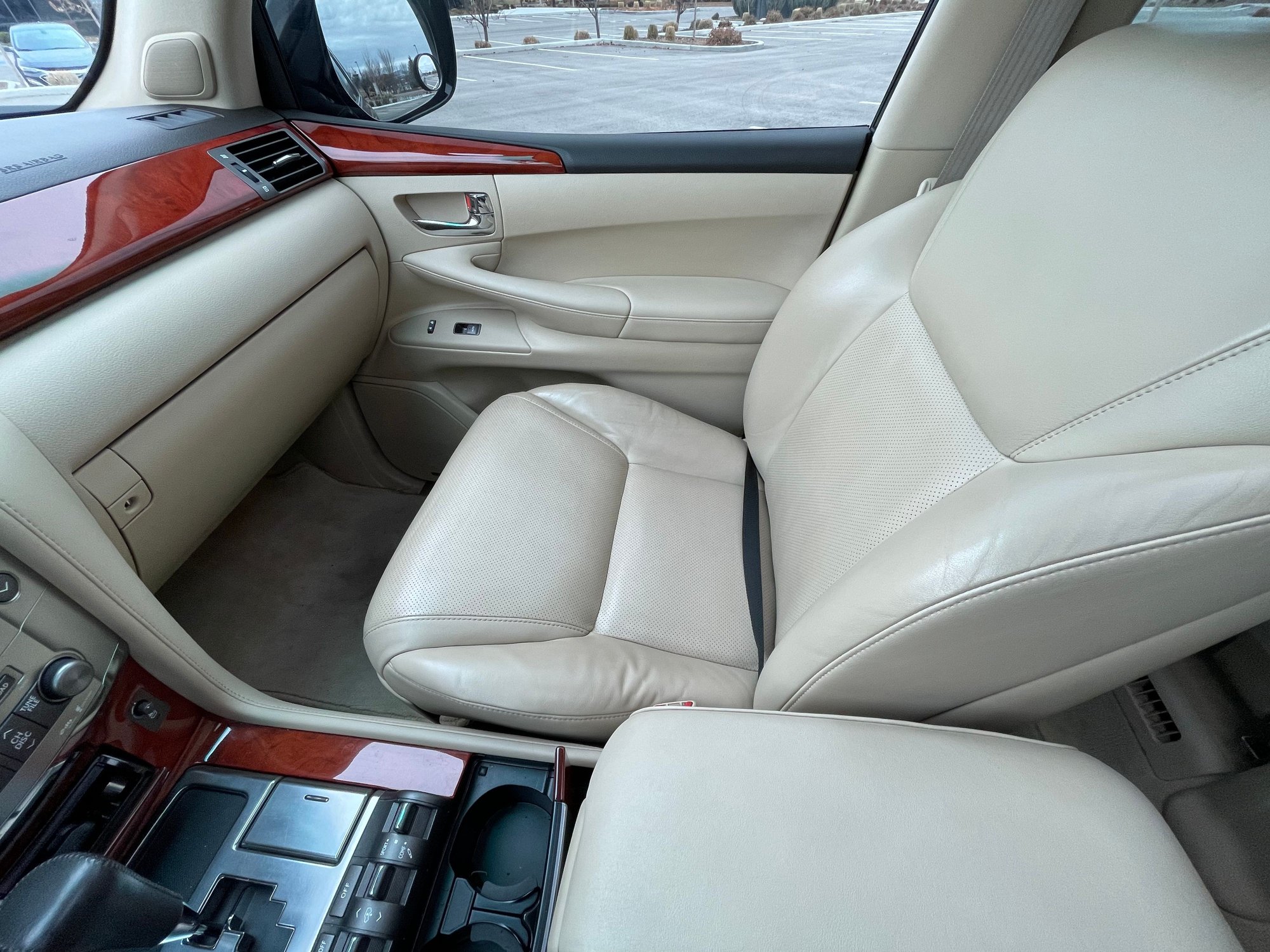 2008 Lexus LX570 - 2008 LX570 - 74k miles - Used - VIN JTJHY00W884007439 - 74,000 Miles - 8 cyl - 4WD - Automatic - SUV - Black - Meridian, ID 83642, United States