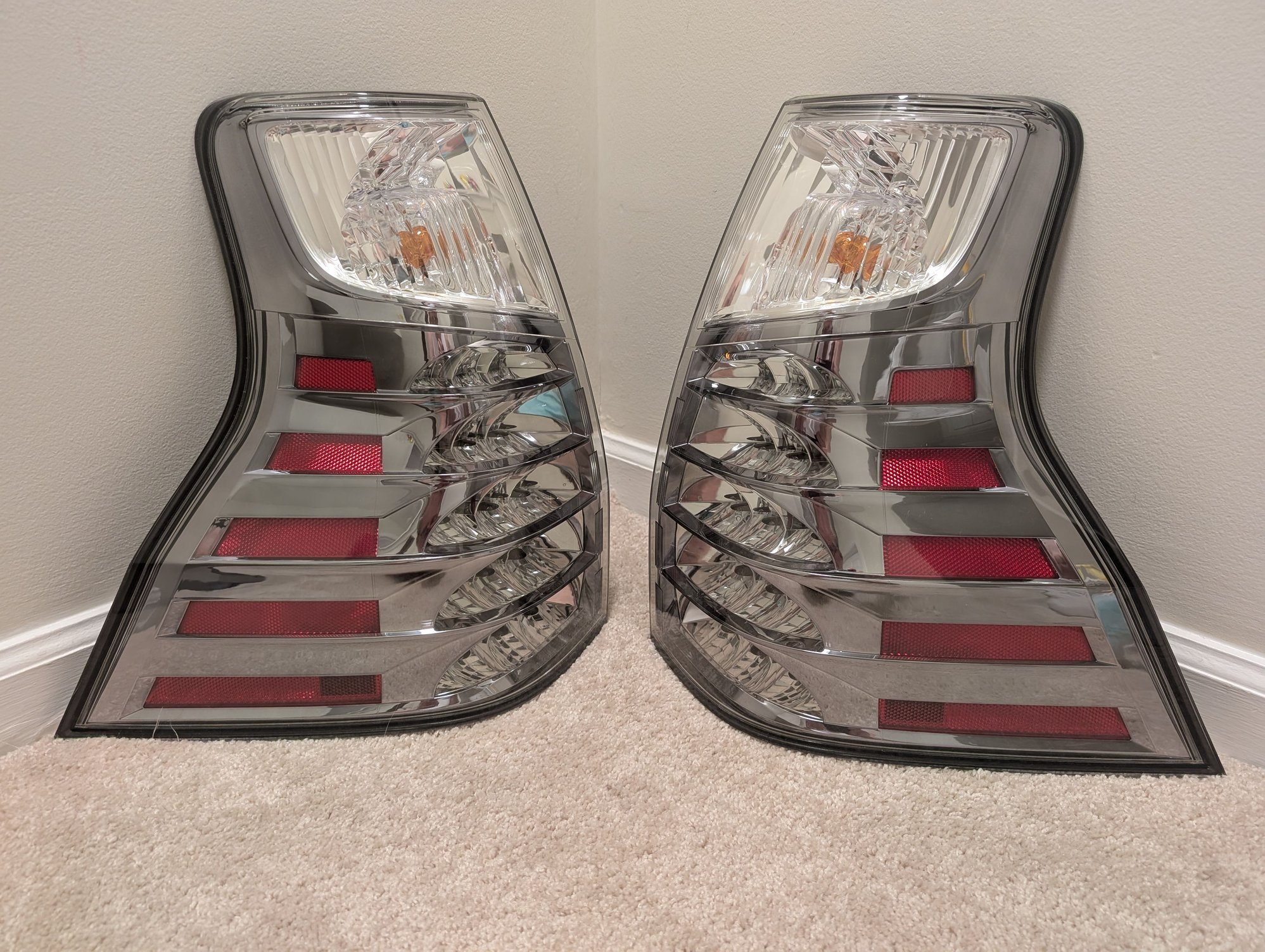Exterior Body Parts - GX460 Tail Light Assembly (Left and Right) Standard - Used - 2014 to 2023 Lexus GX460 - Great Falls, VA 22066, United States