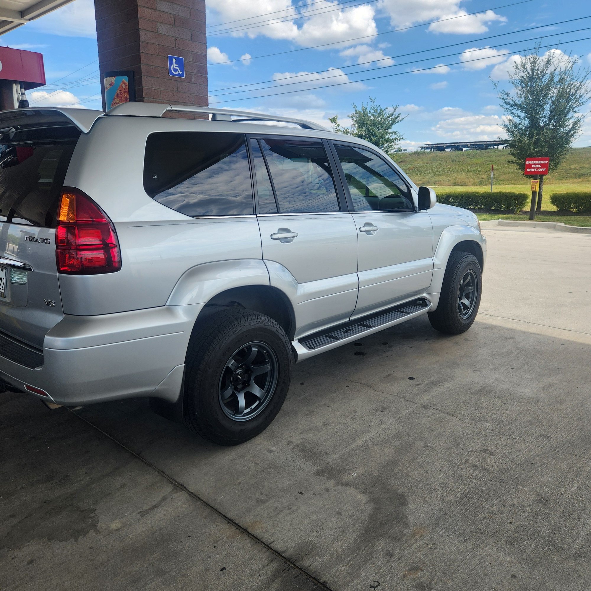 2006 Lexus GX470 - 2006 GX470 Texas Car No Rust - Used - VIN JTJBT20X660108167 - 181,000 Miles - 8 cyl - 4WD - Automatic - SUV - Silver - San Antonio, TX 78230, United States