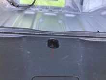 Middle clip in rear trim