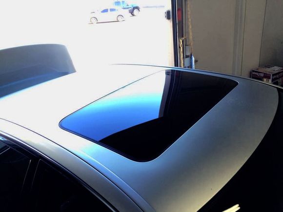 Chris aka Nelson09 came in to wrap his oxidized roof to gloss black.