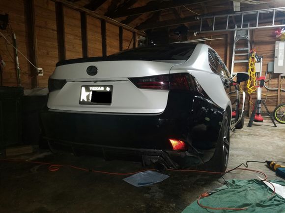 Bumper reattached with Seibon CF diffuser.

Dat ass though.