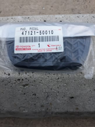 Correct brake pedal pad replacement