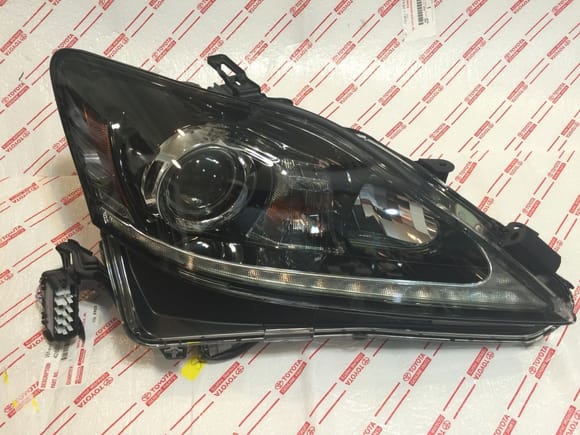 2011-2014 LED HID headlight which you stated does not come with AFS because theres no space.