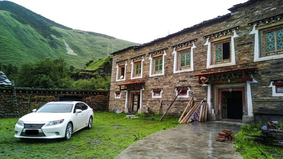 Traditional Tibetan home in west Sichuan