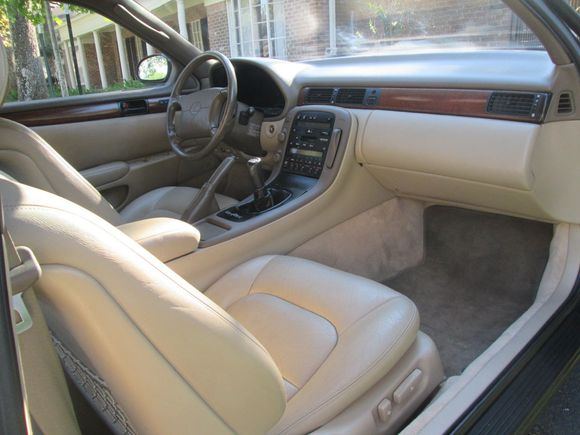 Pristine Interior, with original Lexus floor mats.