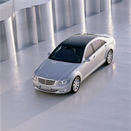 W221 S-Class (2005 DaimlerChrysler Press Photo)