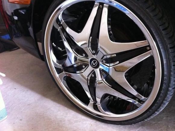 Akuza 20 inch rims with Lexus caps