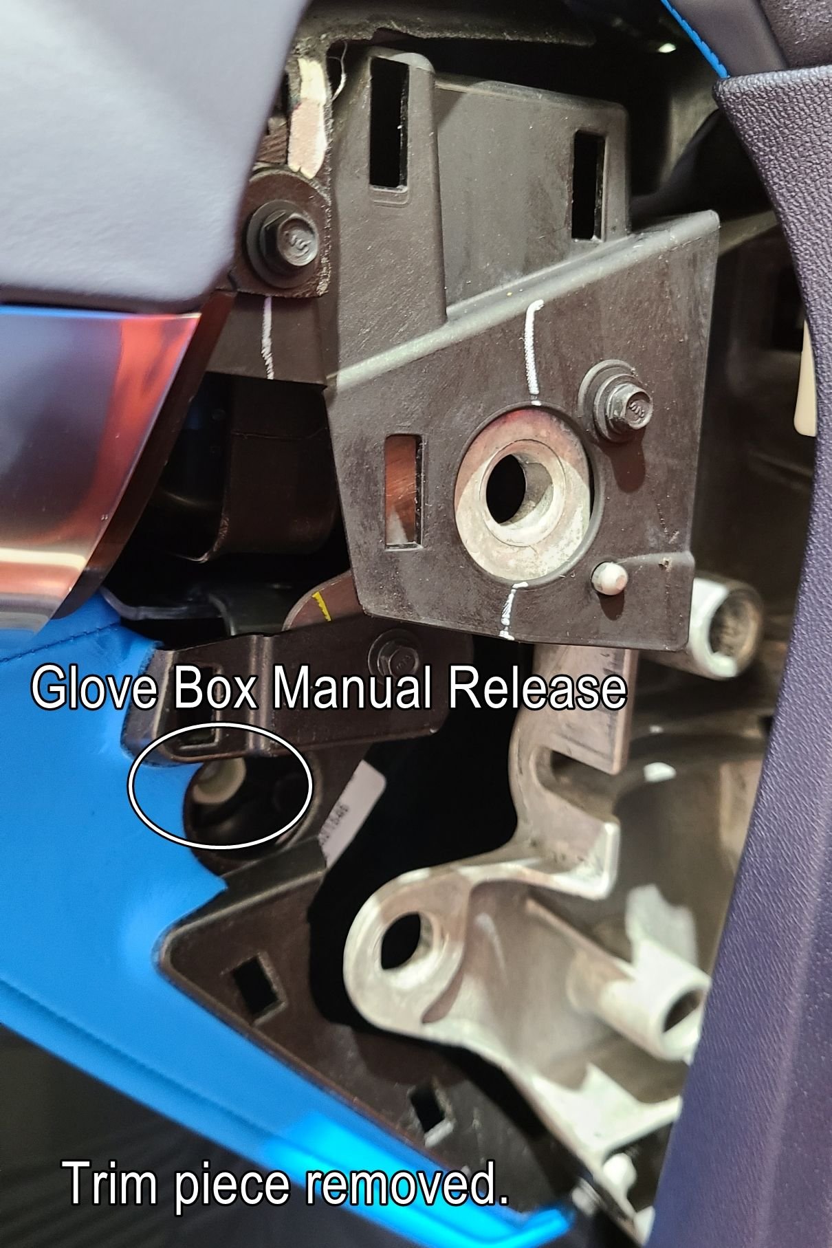 (PICS) How to manually open the C8 glove box CorvetteForum