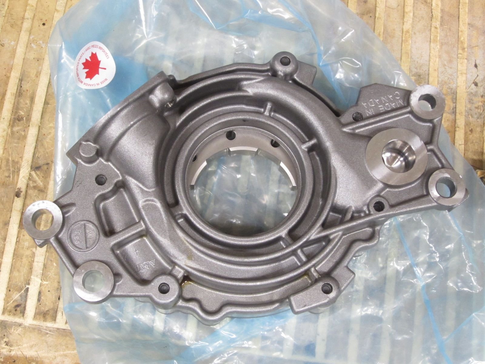 NIB GM 12625823 OIL PUMP Tahoe, Yukon, Escalade 6.0L Hybrid