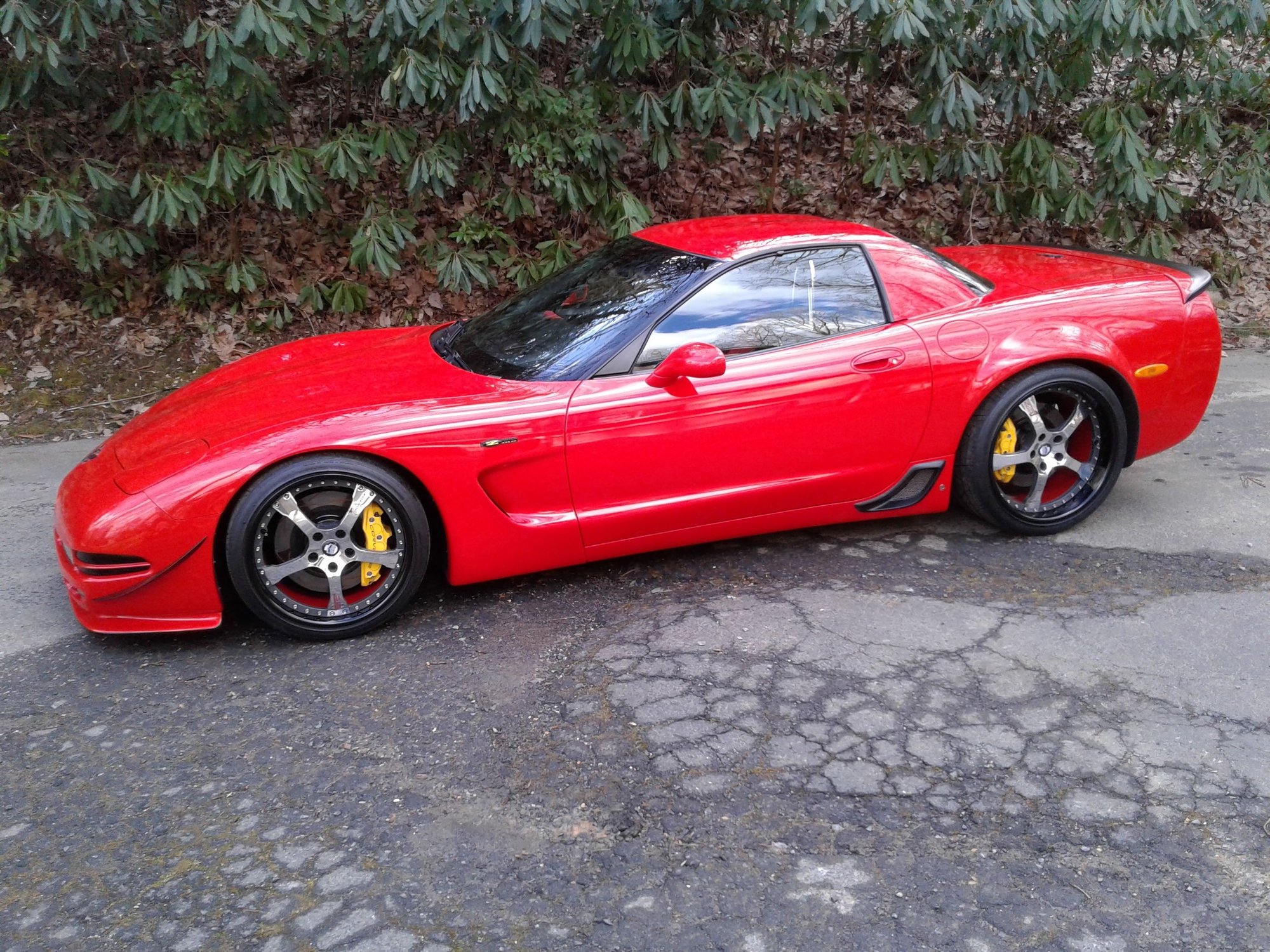 Anybody doing Torch Red with yellow brake calipers