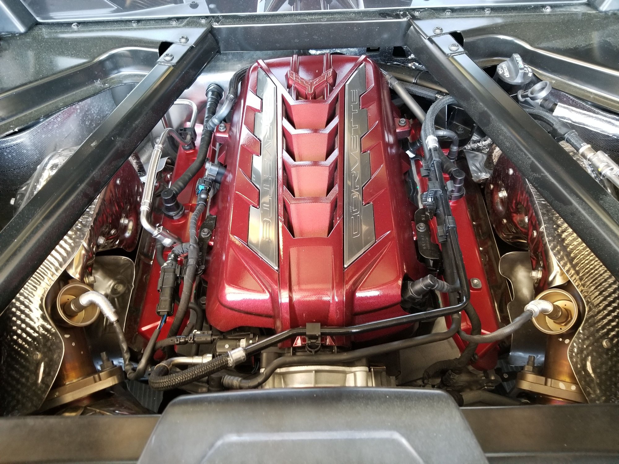 2020 c8 corvette red engine cover