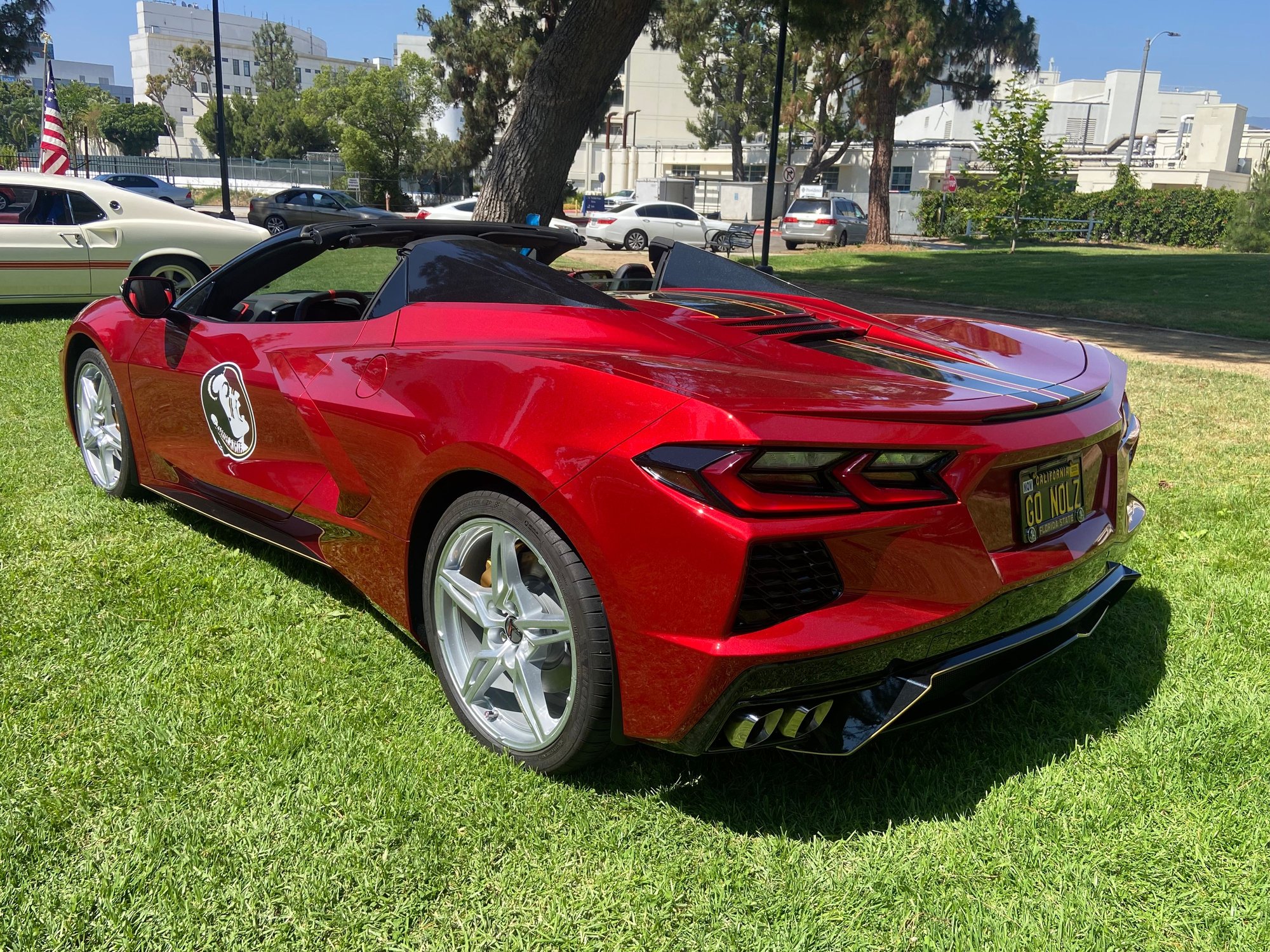 I replaced the red mist body color-matched rear vents for carbon flash vents because, well, everybody just knows vents are supposed to be black!