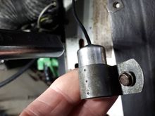 Has bracket and small screw. Maybe this is why my radio quit.