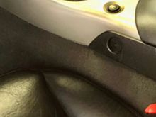 05 center bezel with the passenger side airbag information is inside the tombstone 