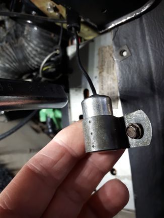 Has bracket and small screw. Maybe this is why my radio quit.