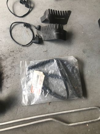 rubber gasket that goes on the rear of the cowl  sealing to the hood