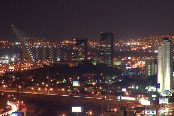 800px Monterrey nightview
