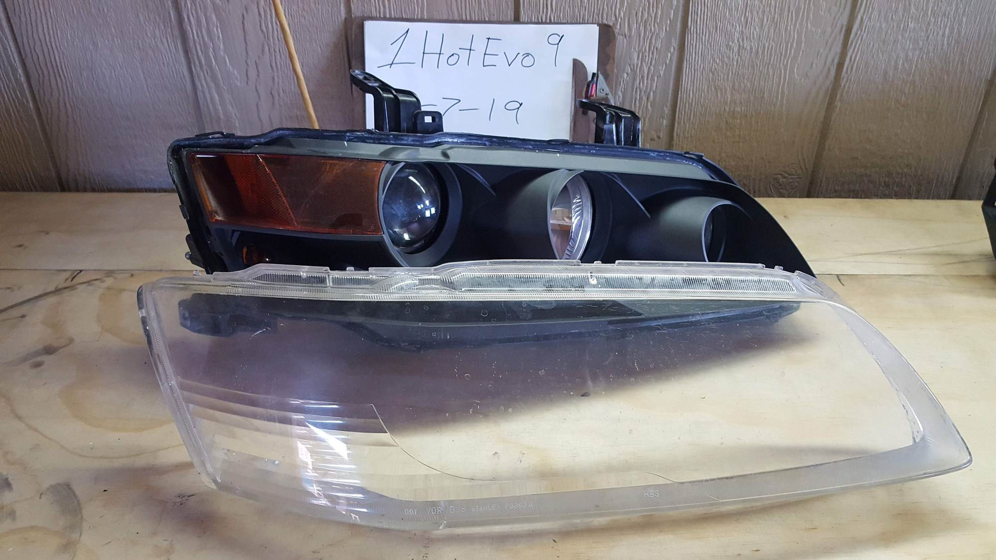 Exterior Body Parts - Headlight Passenger side / Parts - Used - 2004 to 2006 Mitsubishi Lancer Evolution - Tucson, AZ 85705, United States