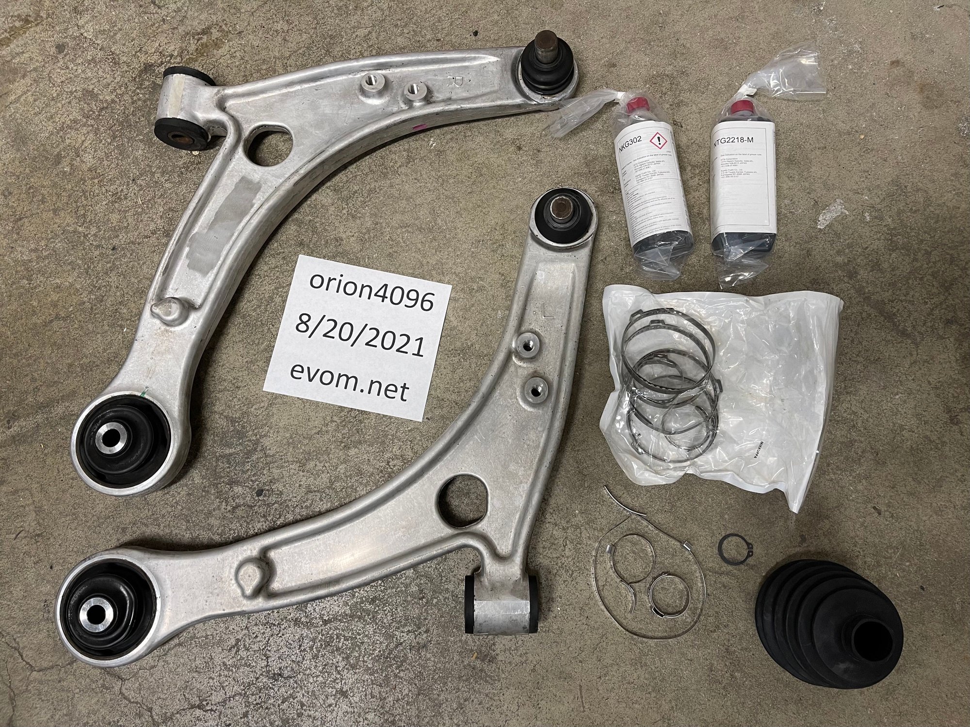 FS evo9 front lower control arms and partial new front axle shaft boot