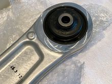 ^Lower control arm, front left-hand side 4013A181 