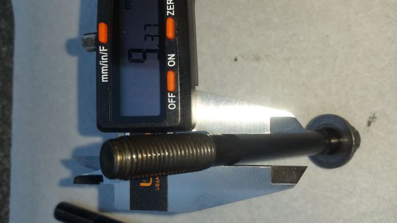 Stock evo 9 headstud at about 9.5mm. Oil travels up this bolt between head bolt hole and this shaft. My guess is the bolt hole is 12mm. It's a huge reduction of annular space to use thr ARP stud.
