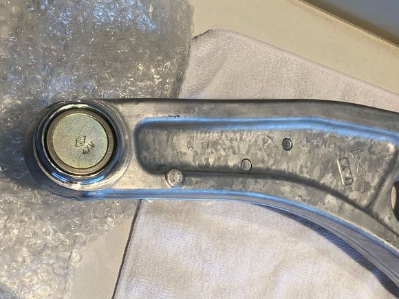 ^Lower control arm, front right-hand side 4013A182