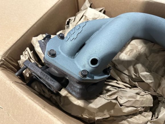 Turbine housing mounted to downpipe