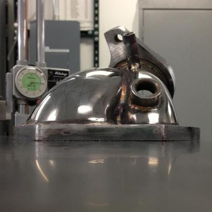 Flange is flat except for the top edge which isn't required to seal.