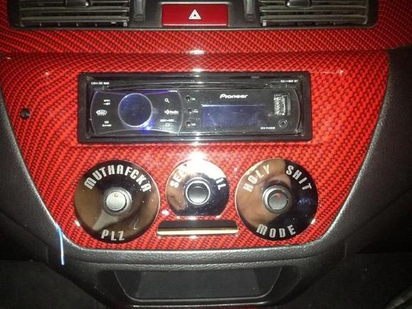 Lost my cluster due to removing my ac for my fft
Made my own switch panel 
From left to right
( map switch 93-c16, nitrous on/off, bottle warmer on/off)