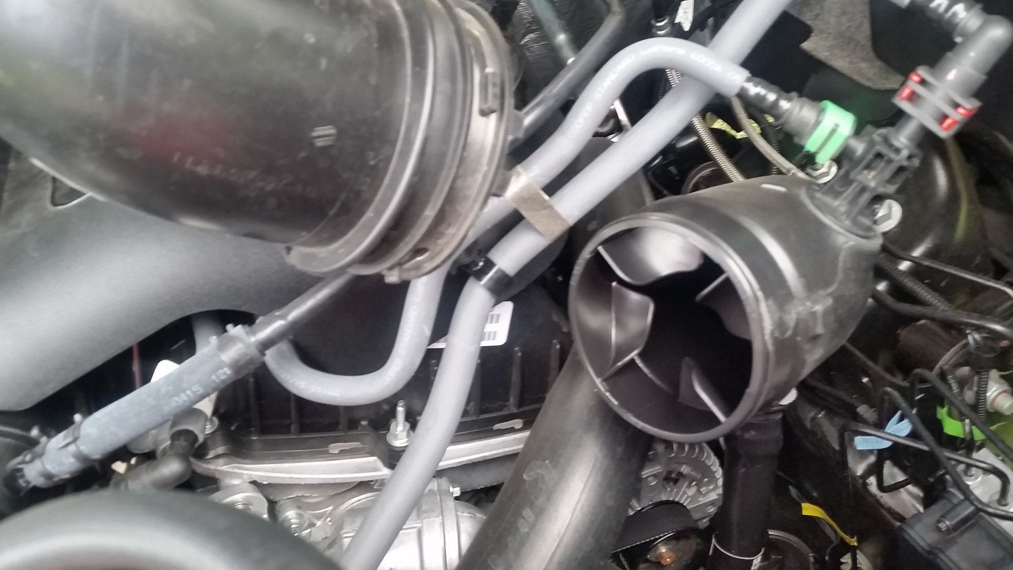 Do the '15 3.5 EB's have the intake "silencer" from prev gen? Ford