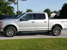 Traded in my 2013 Lariat 5.0 for this 2015 Lariat 5.0. Great truck!