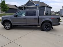 Just for fun took a pic with the factory 20's on the front with factory tire and the Raptor rim/tire on the rear when i was changing them over. 
