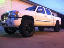 7" pro comp lift, 20x9 and 35s done at Status Custom Shop in Rockwall, Tx (972)772_0146