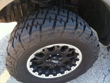 33x12.5R18 General Tires Grabbers.  Some nice beefy a/t tires.