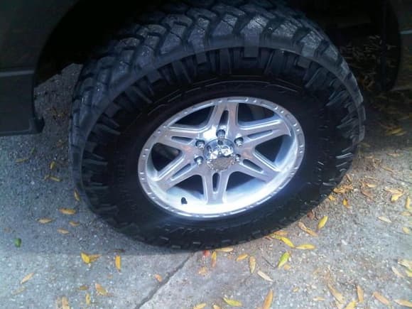 Wheel and Tires Image 
Nitto Trail Grapps on 18" pacers
