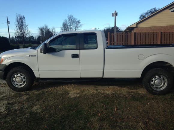 2011 5.0 super cab, long bed, 3.73 limited slip rear differential 4x4, HD tow package. Call her the "White Whale"