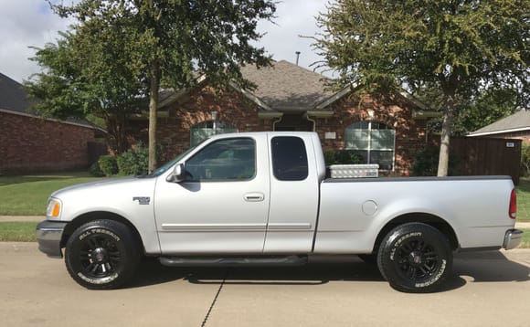 I never was a big fan of black wheels, but with the raised white lettering and on a silver truck, I think I like it.
