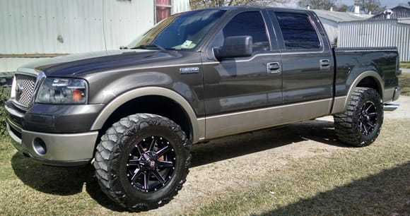 I think its a 3 inch lift, purchaced truck already done