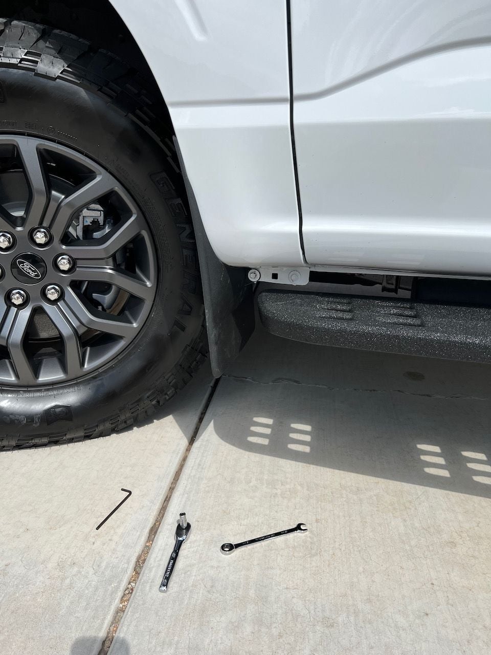 How to Install a No Drill Mud Flap: 13 Steps (with Pictures)