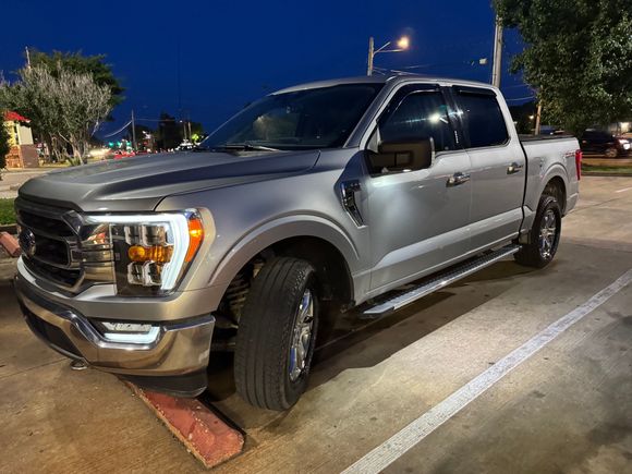 She looks gorgeous at night